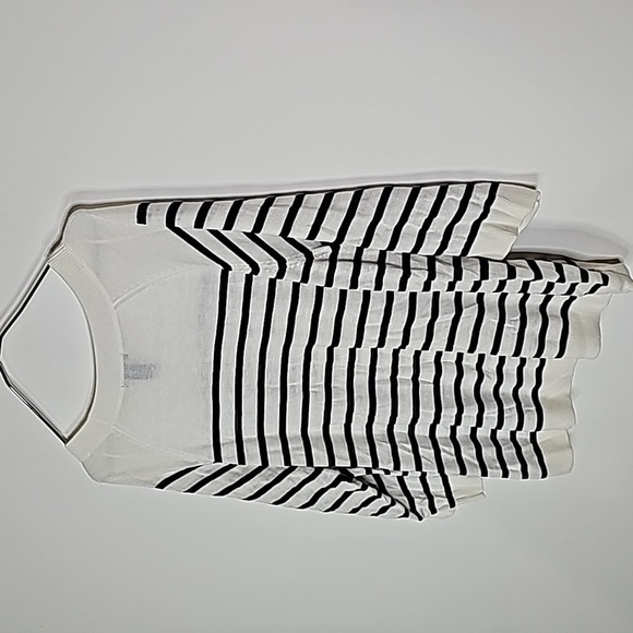 H&M small cream and black long sleeve light sweater - Picture 3 of 6